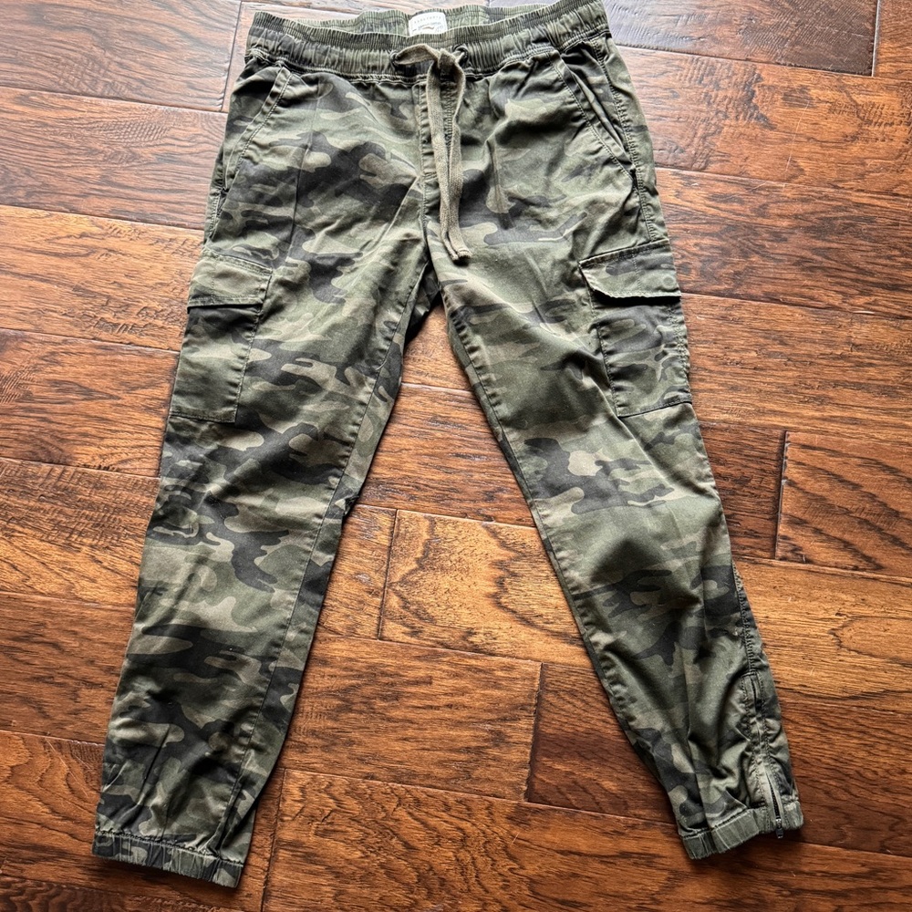 Sundry camo ankle zip utility jogger sz XS